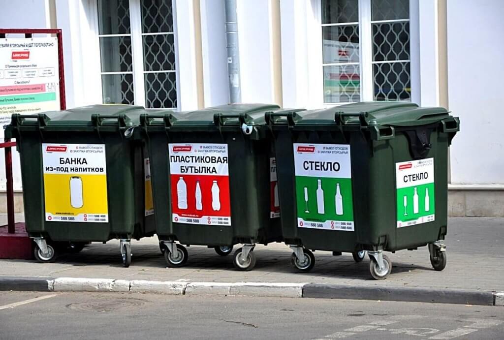 практичные мусорные баки, с возможностью разделения отходов по своим классам